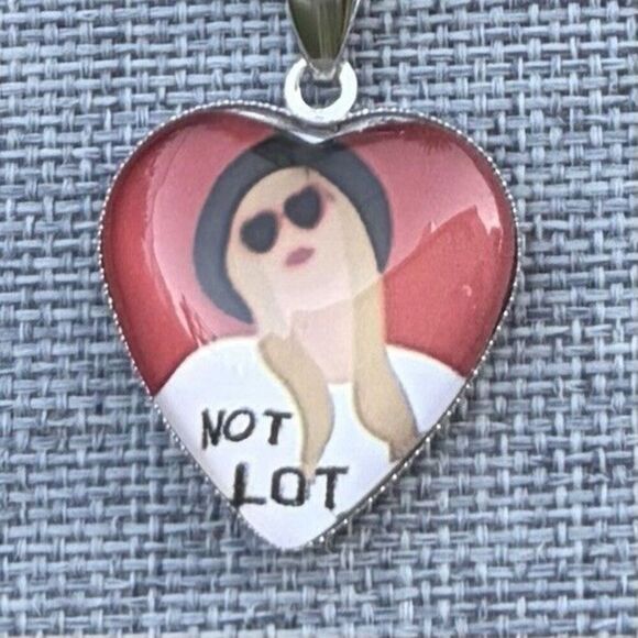 Singer Sia Heart Portrait Necklace with Silver Toned Chain New - Picture 3 of 5
